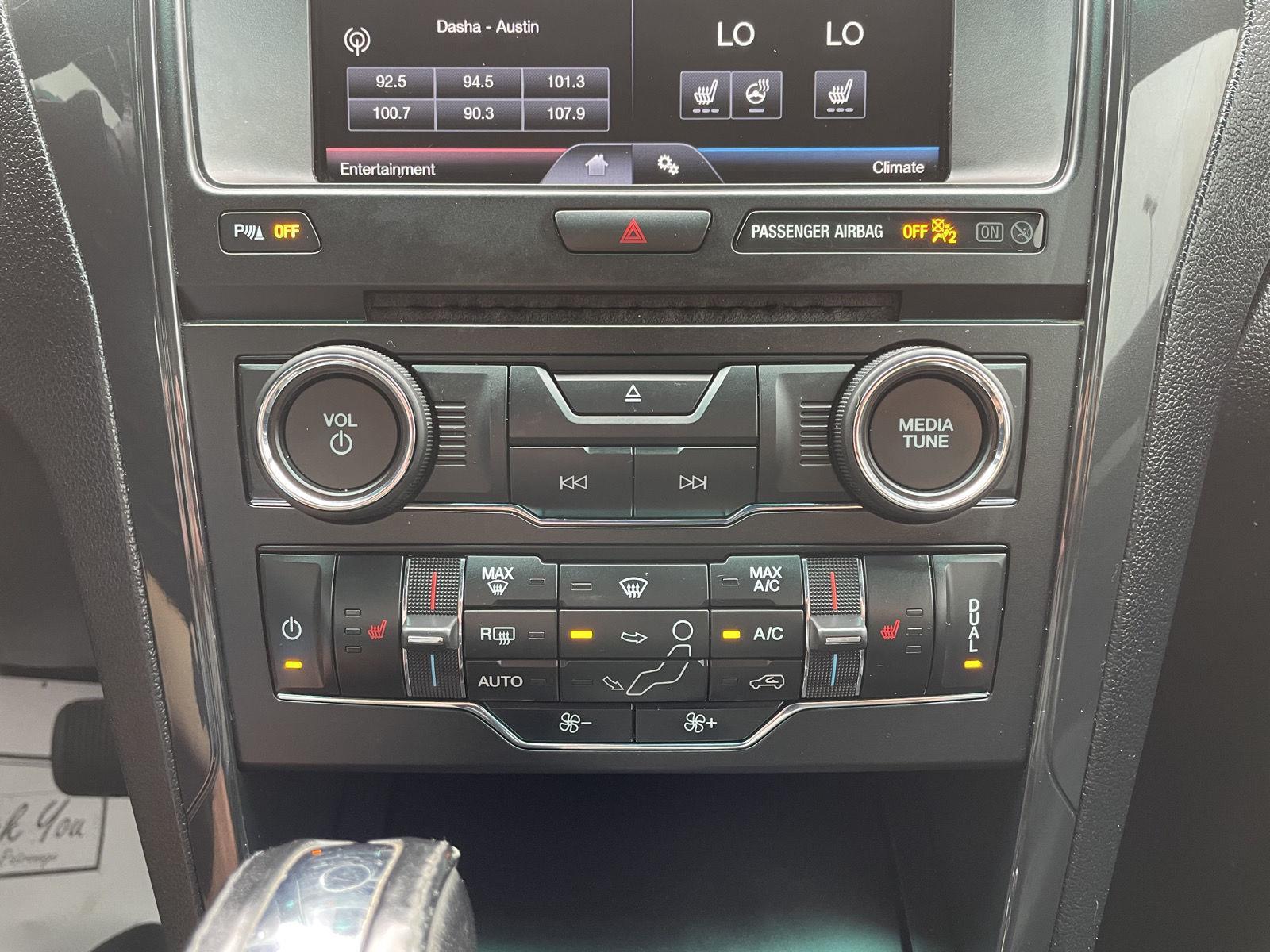 Vehicle photo 26