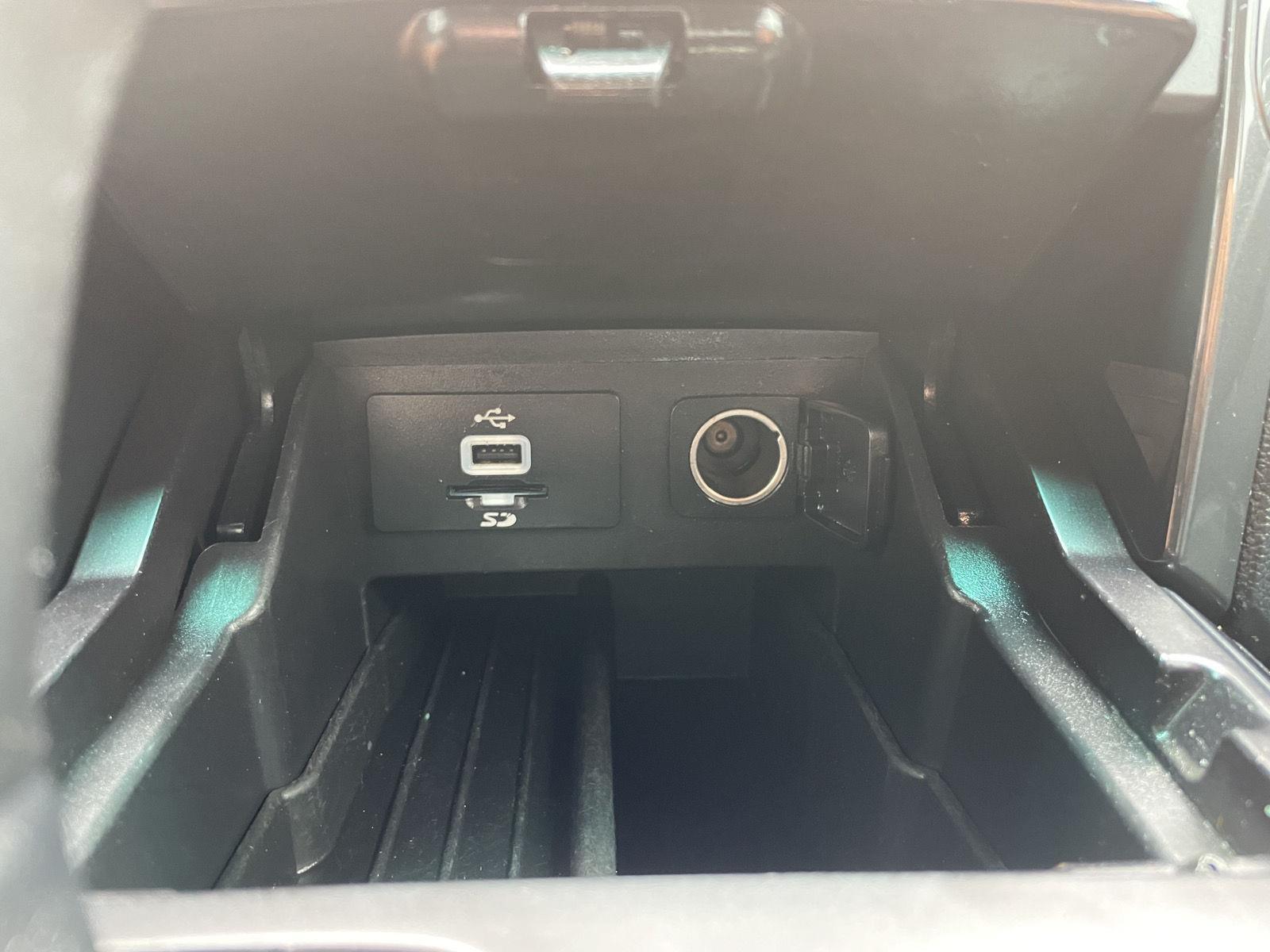 Vehicle photo 28