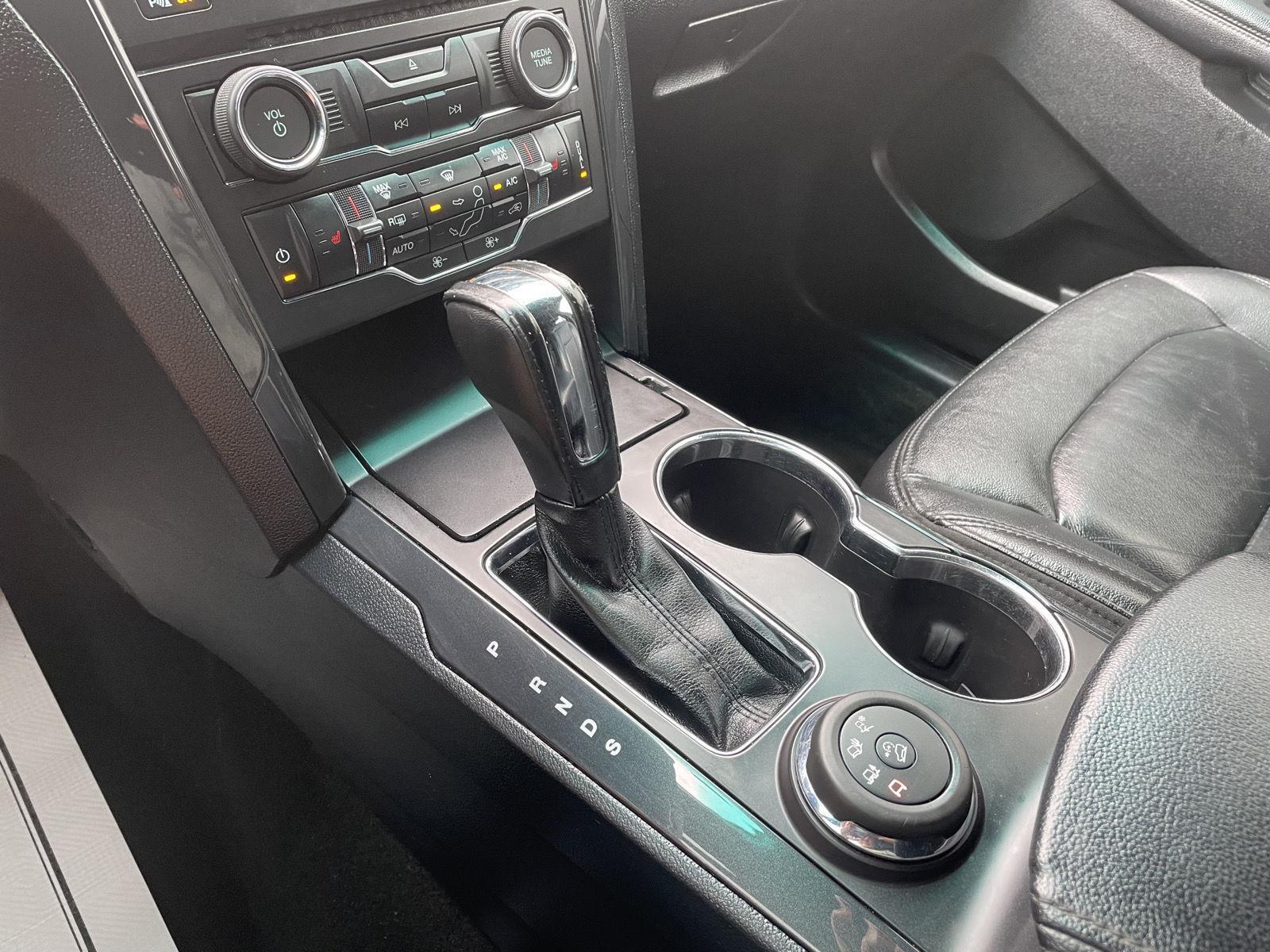 Vehicle photo 30