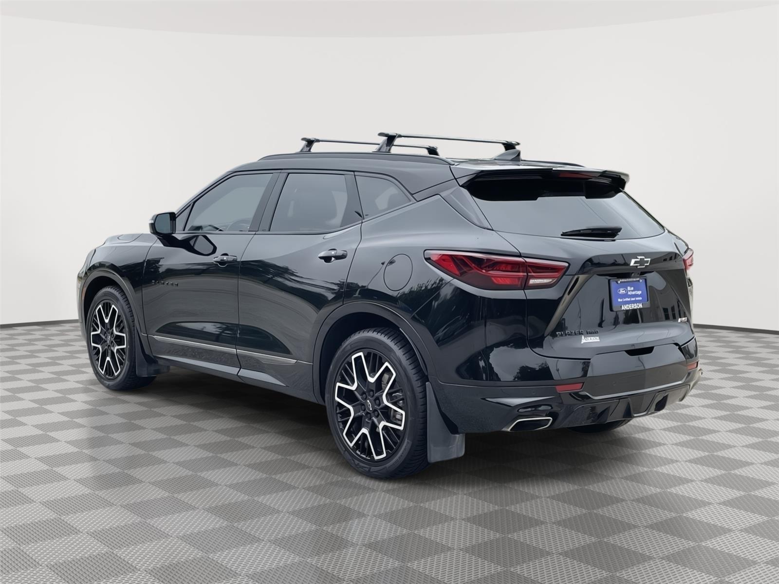 Vehicle photo 9