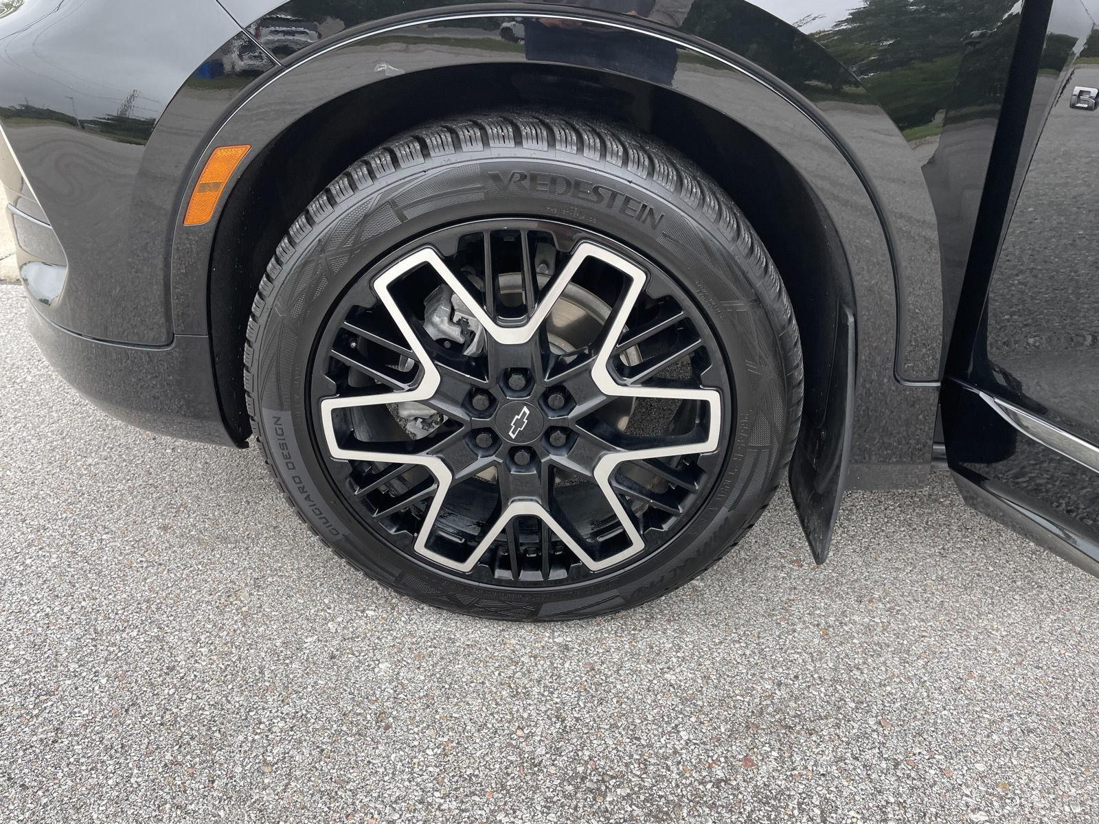 Vehicle photo 10