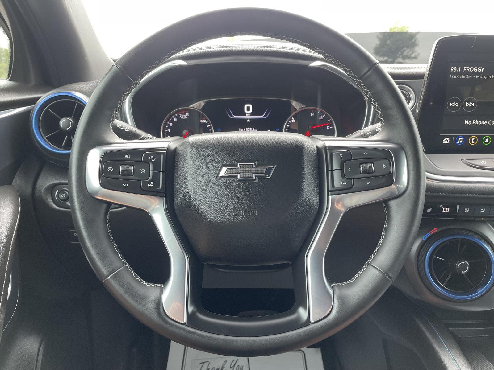 Vehicle photo 12