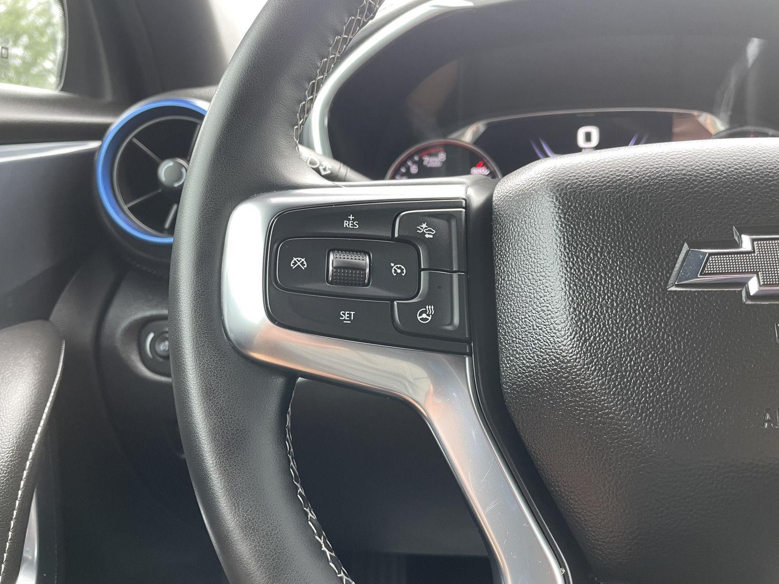 Vehicle photo 13