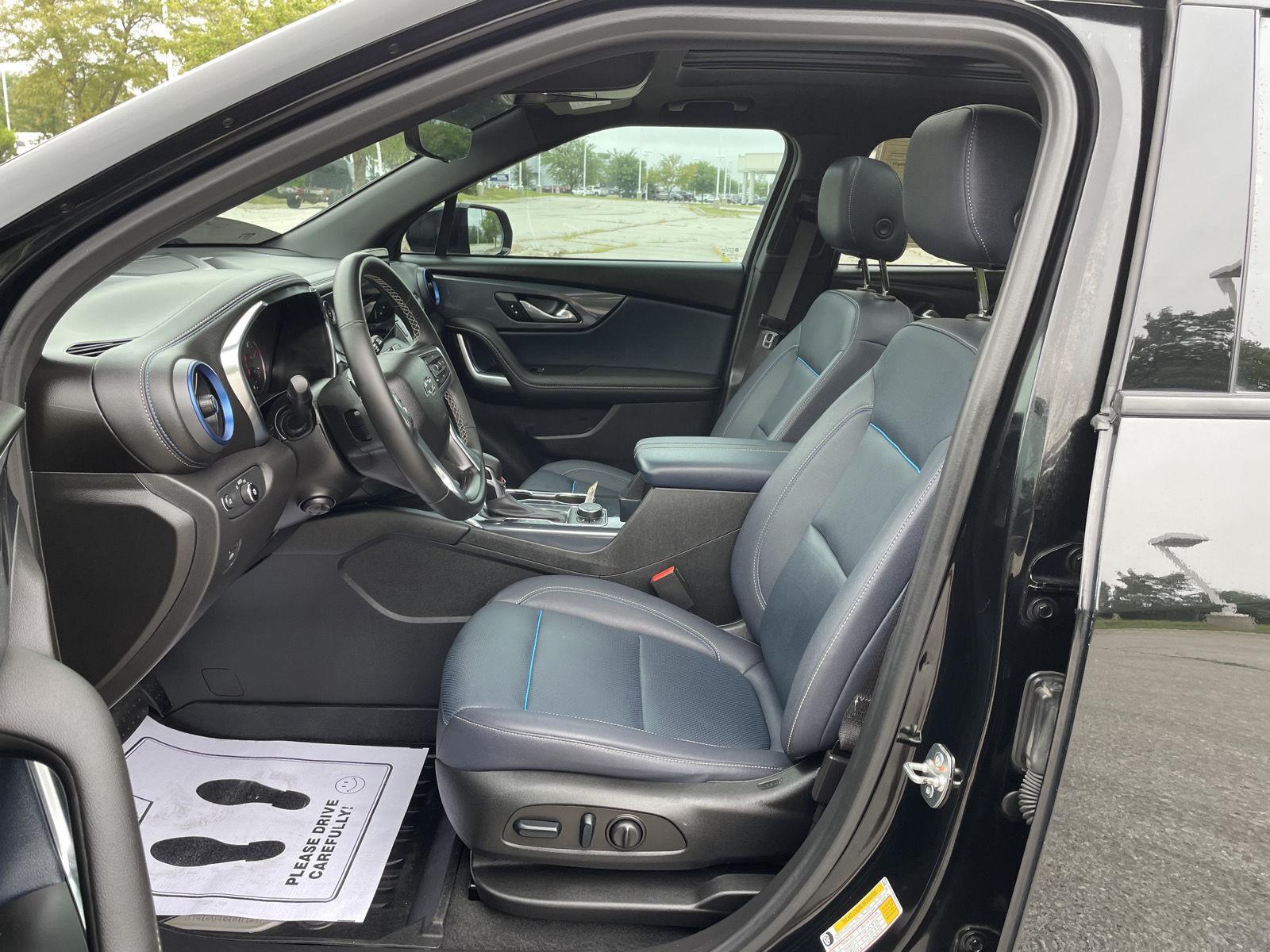 Vehicle photo 17