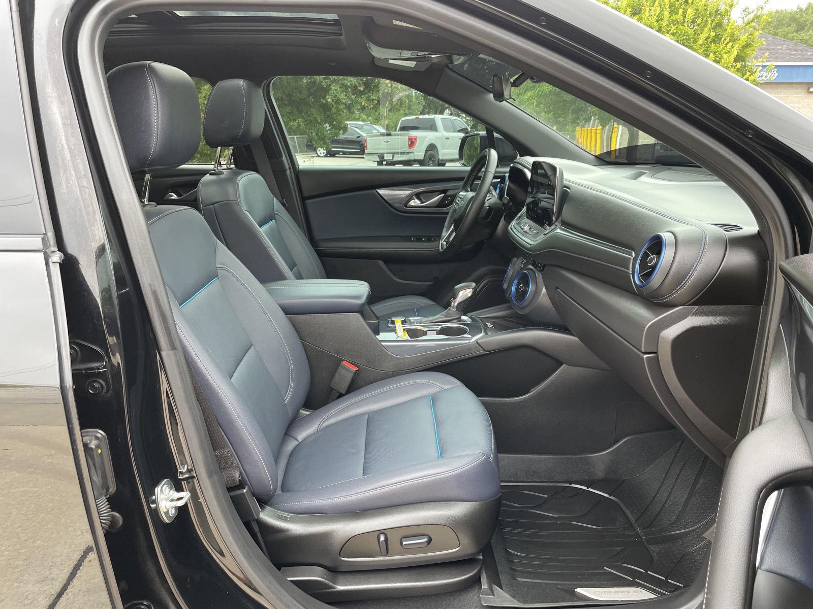 Vehicle photo 19