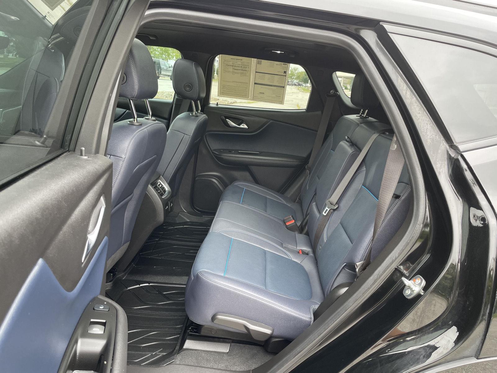 Vehicle photo 20