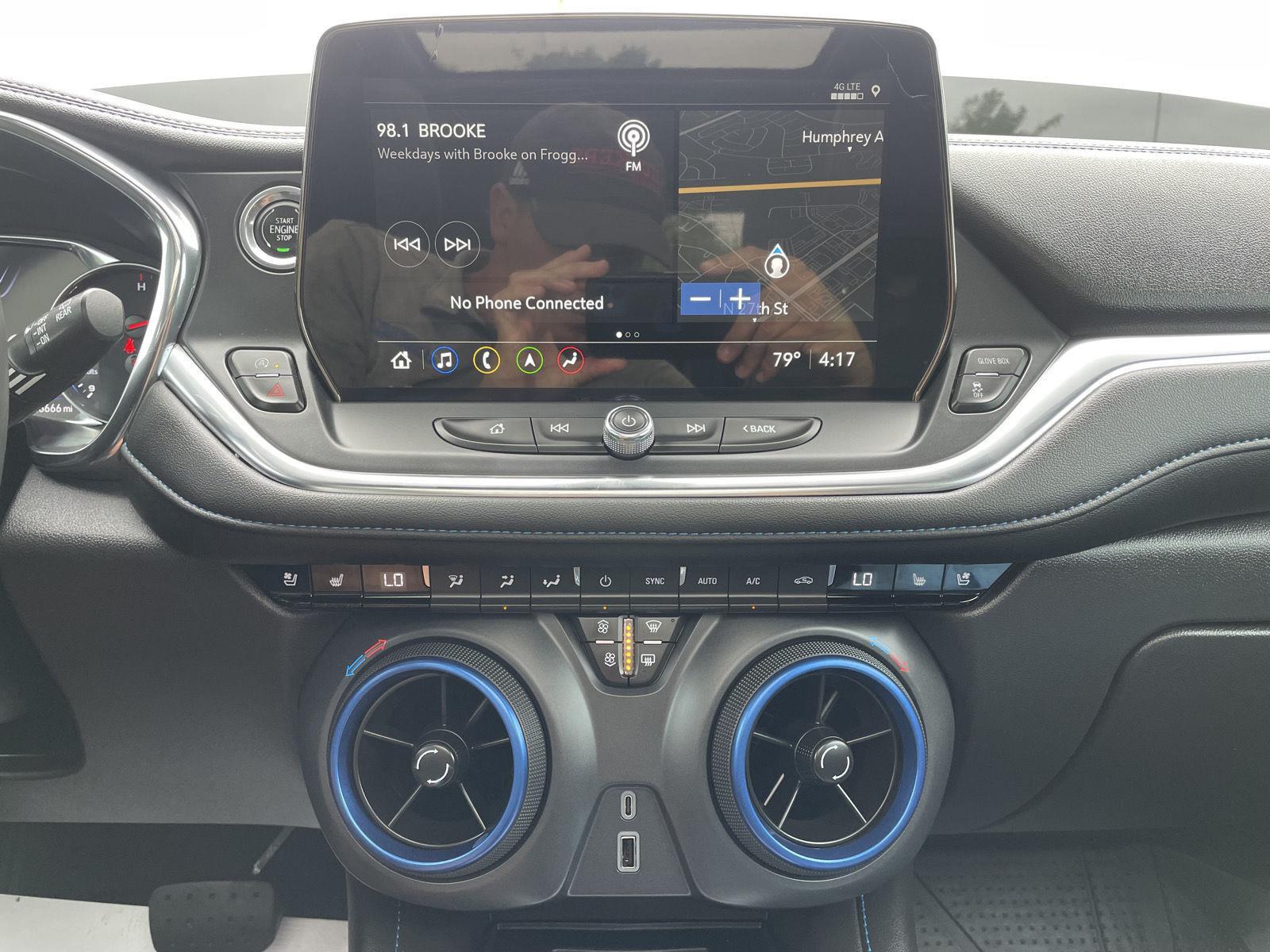 Vehicle photo 23