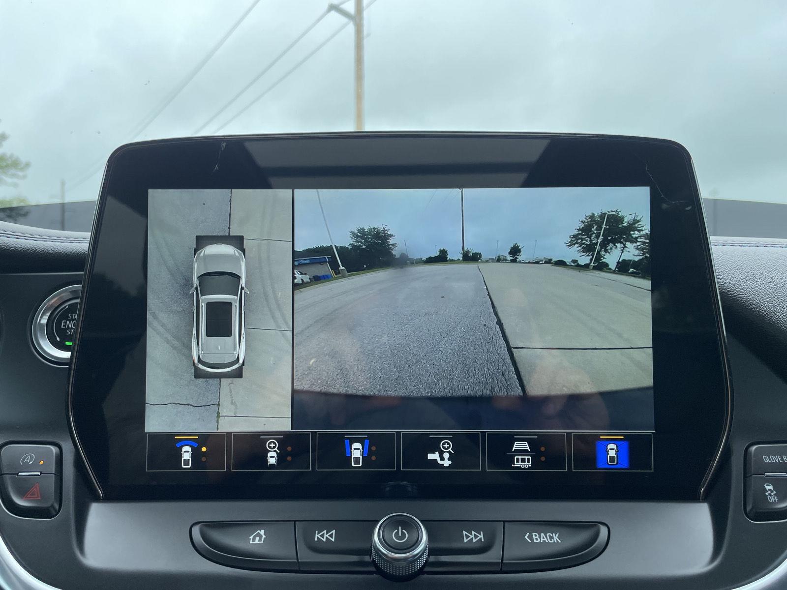 Vehicle photo 25