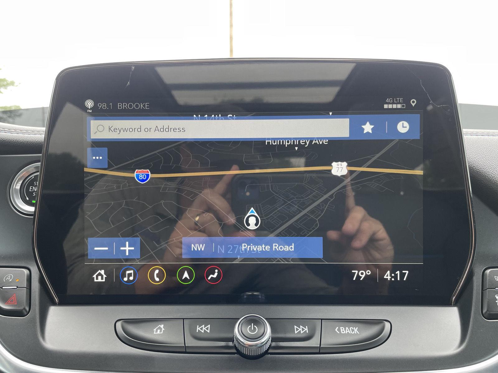Vehicle photo 26
