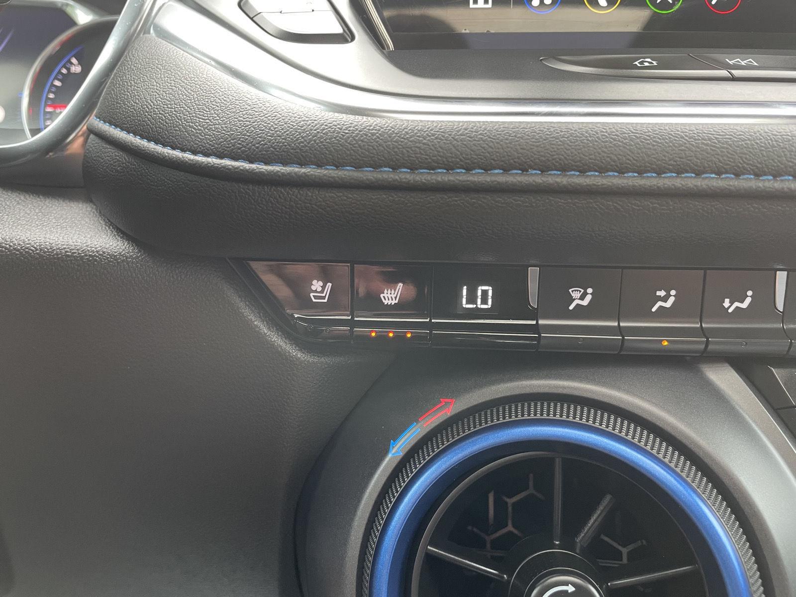Vehicle photo 30