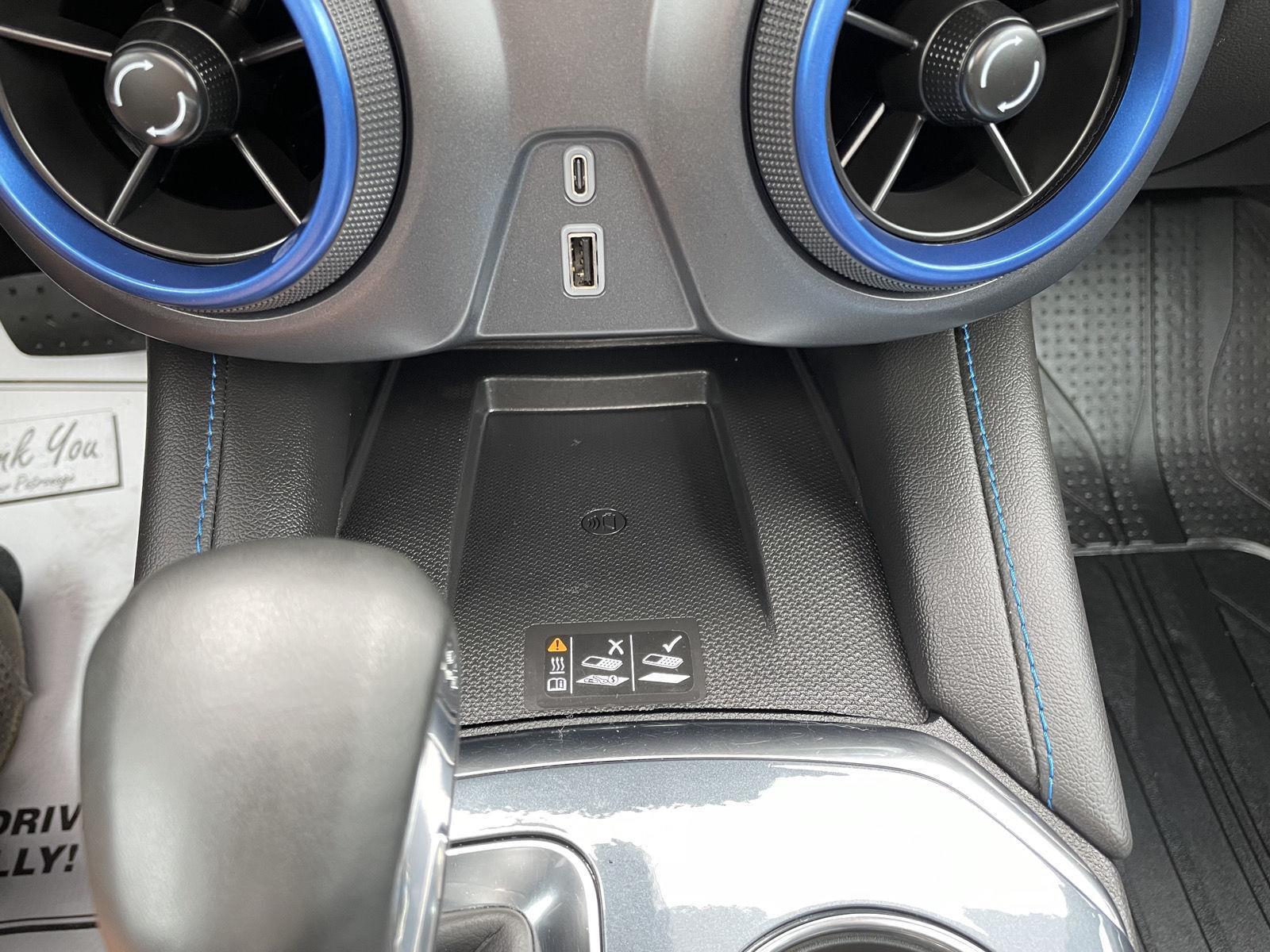Vehicle photo 32