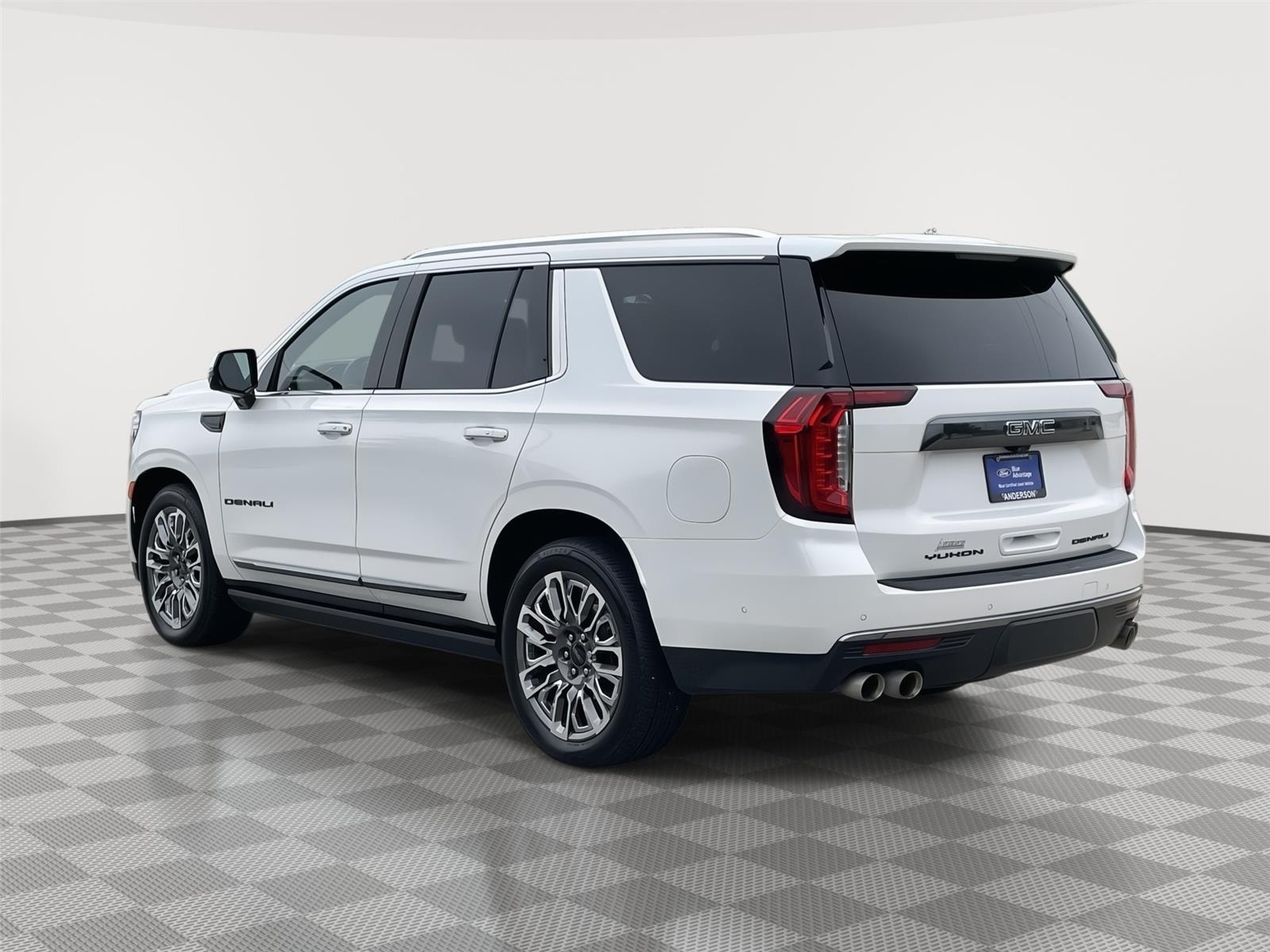 Vehicle photo 9