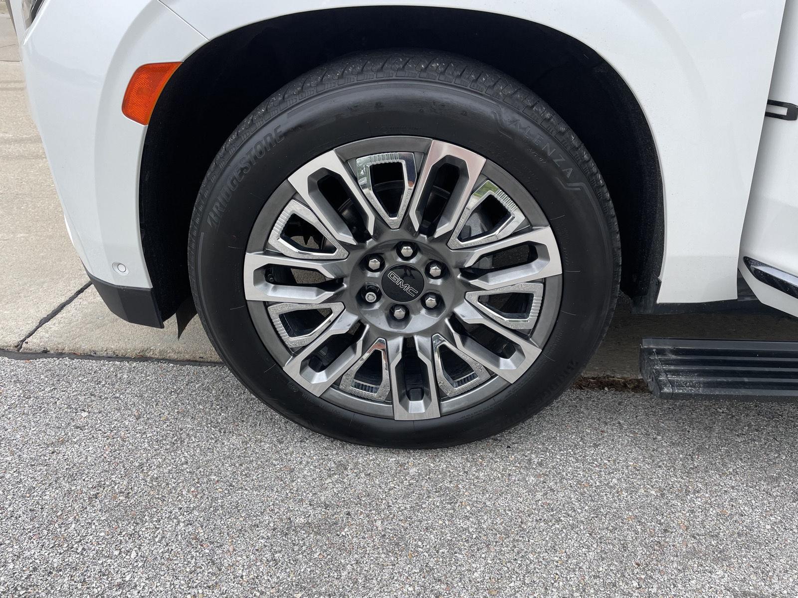 Vehicle photo 10