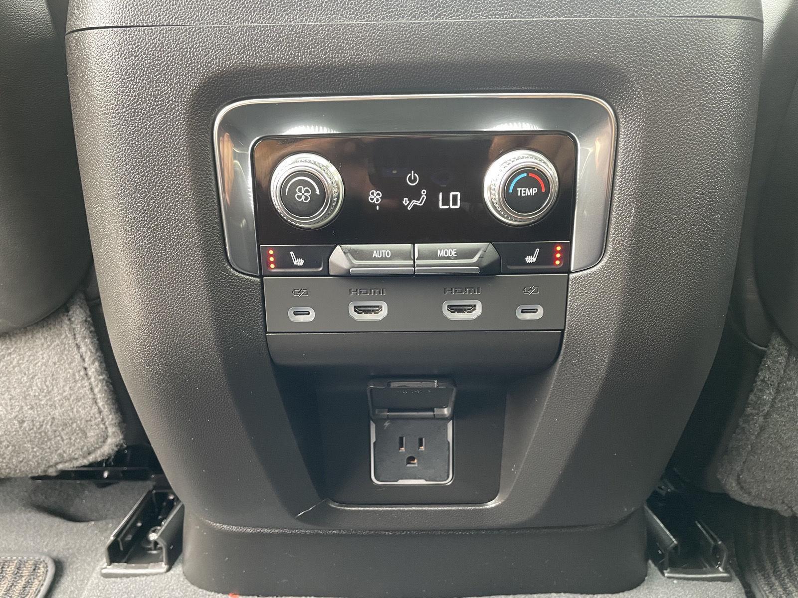 Vehicle photo 22