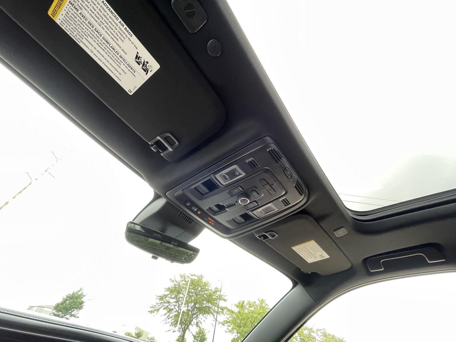 Vehicle photo 24