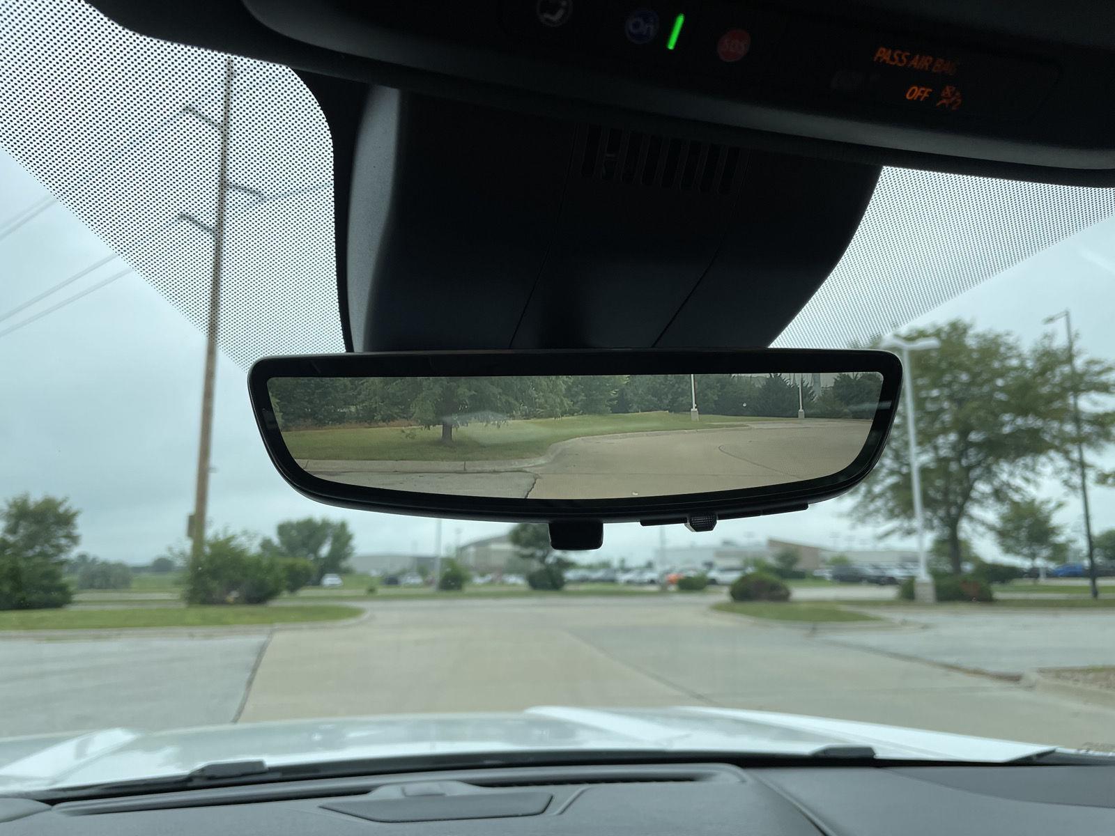 Vehicle photo 25