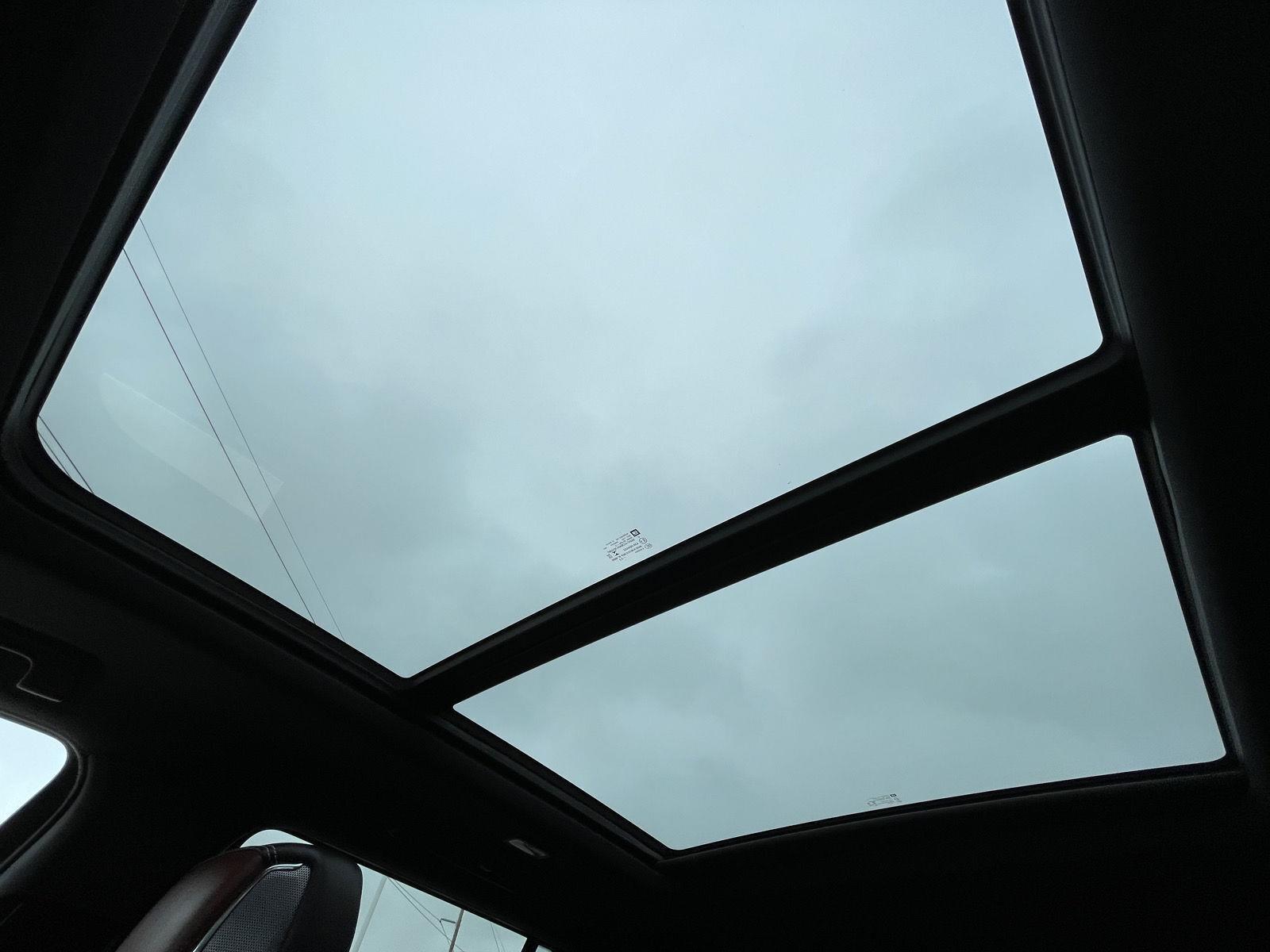 Vehicle photo 26