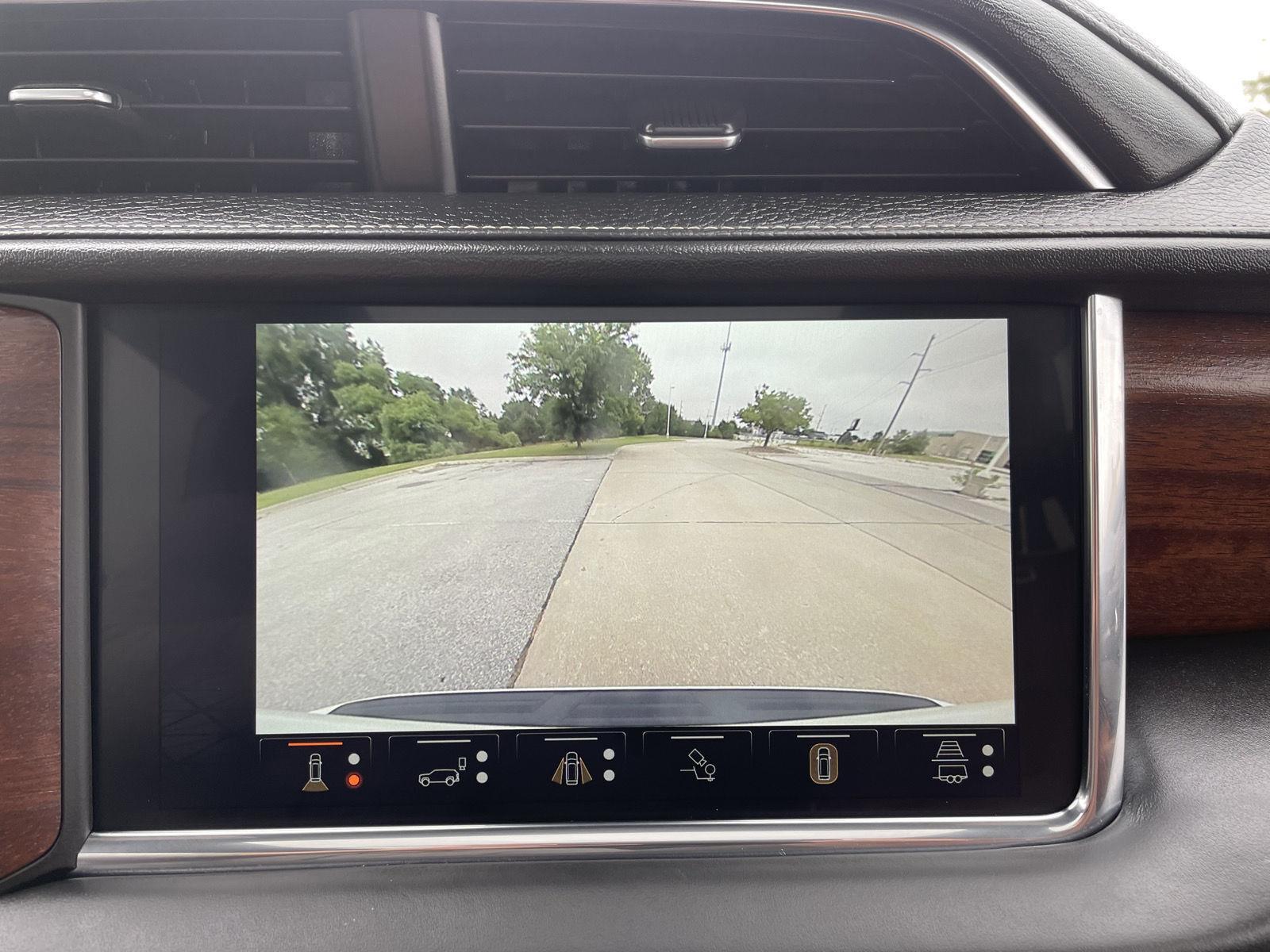 Vehicle photo 28