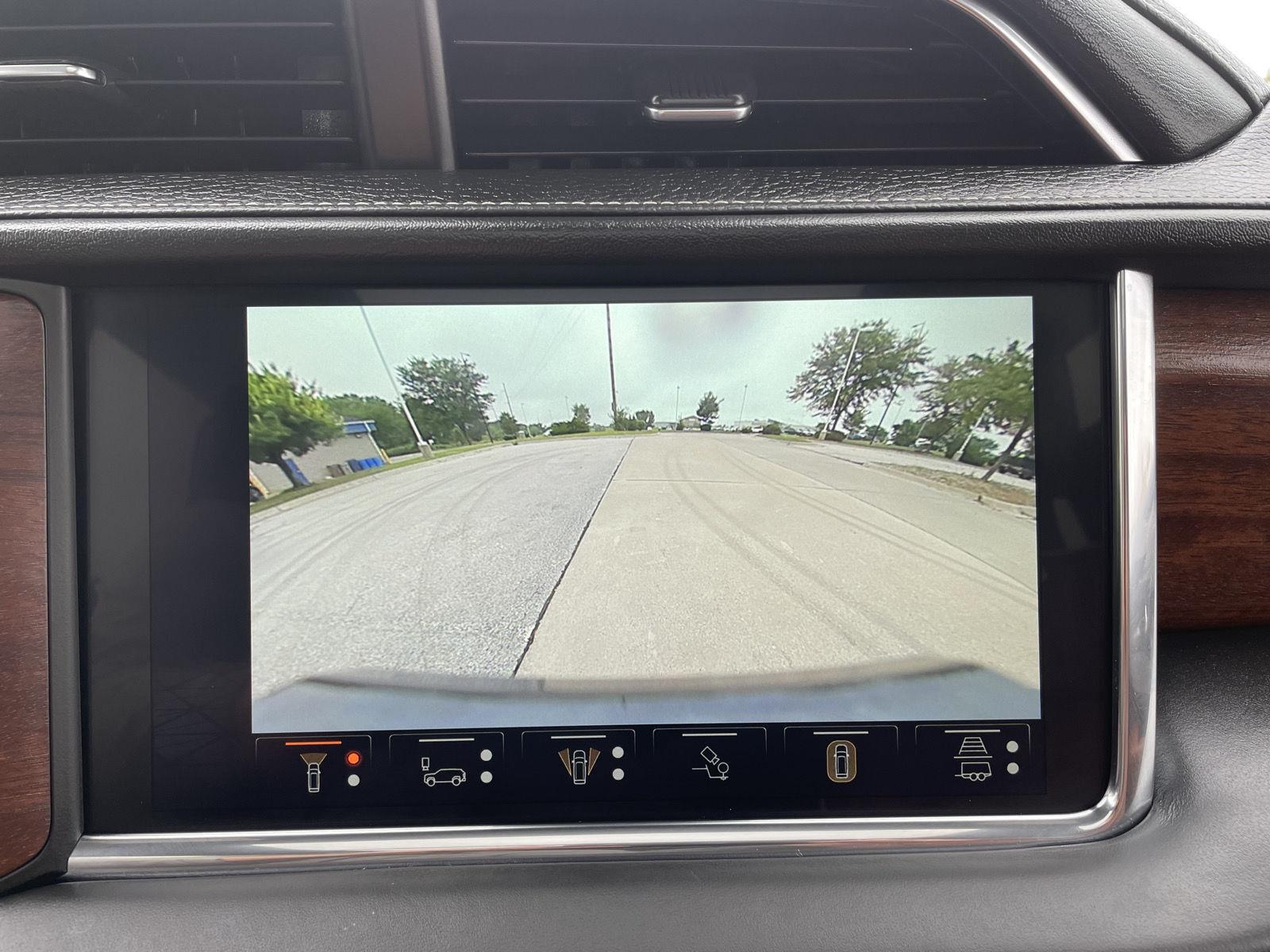 Vehicle photo 29