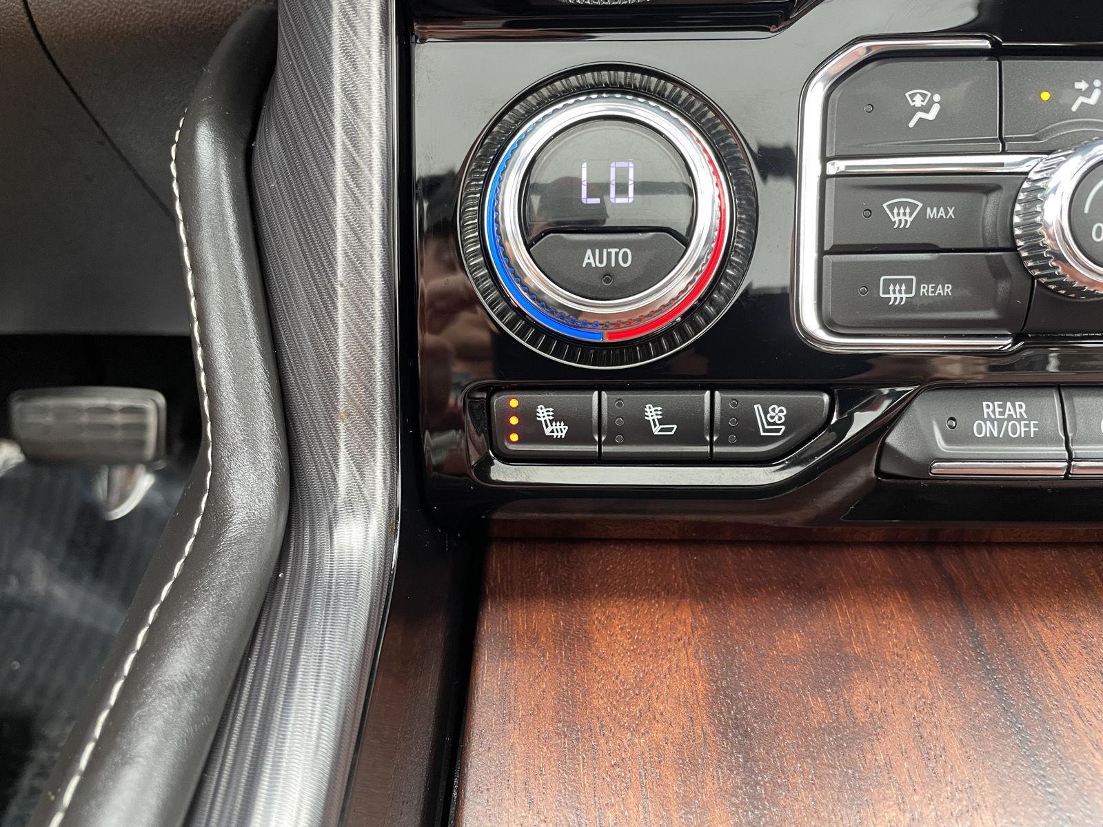 Vehicle photo 32