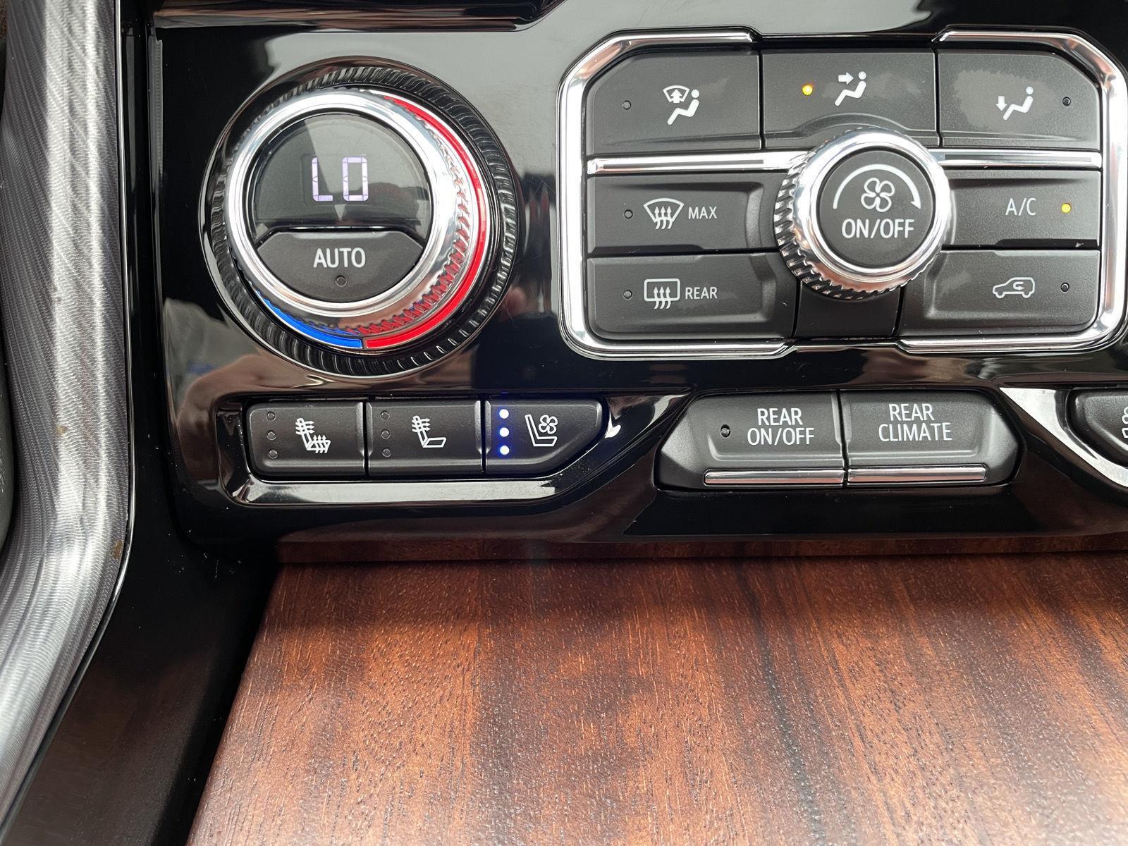 Vehicle photo 33