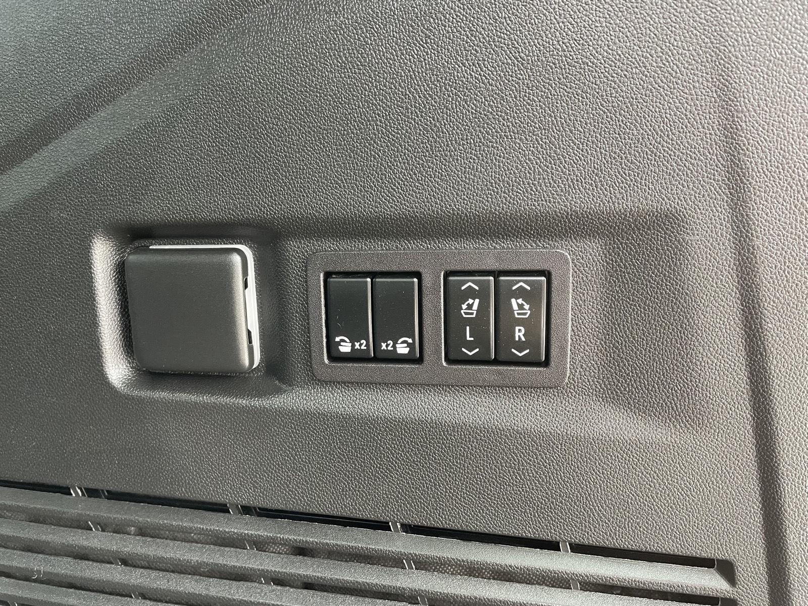 Vehicle photo 43