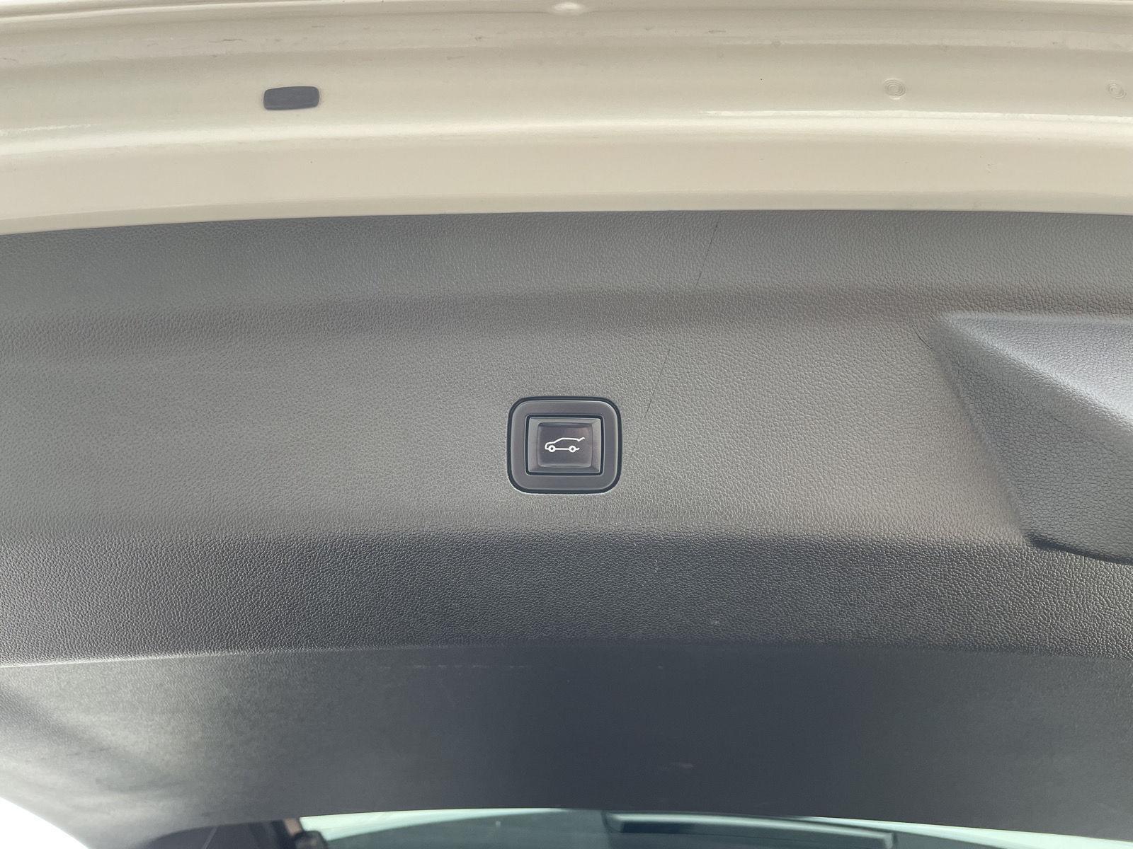 Vehicle photo 45
