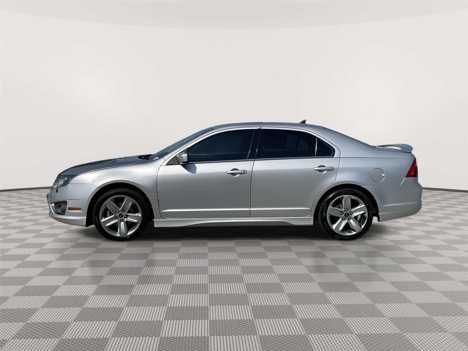 Vehicle photo 2