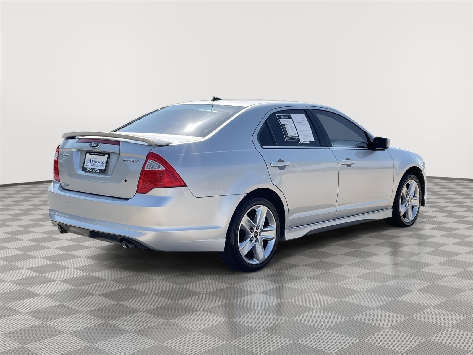 Vehicle photo 7