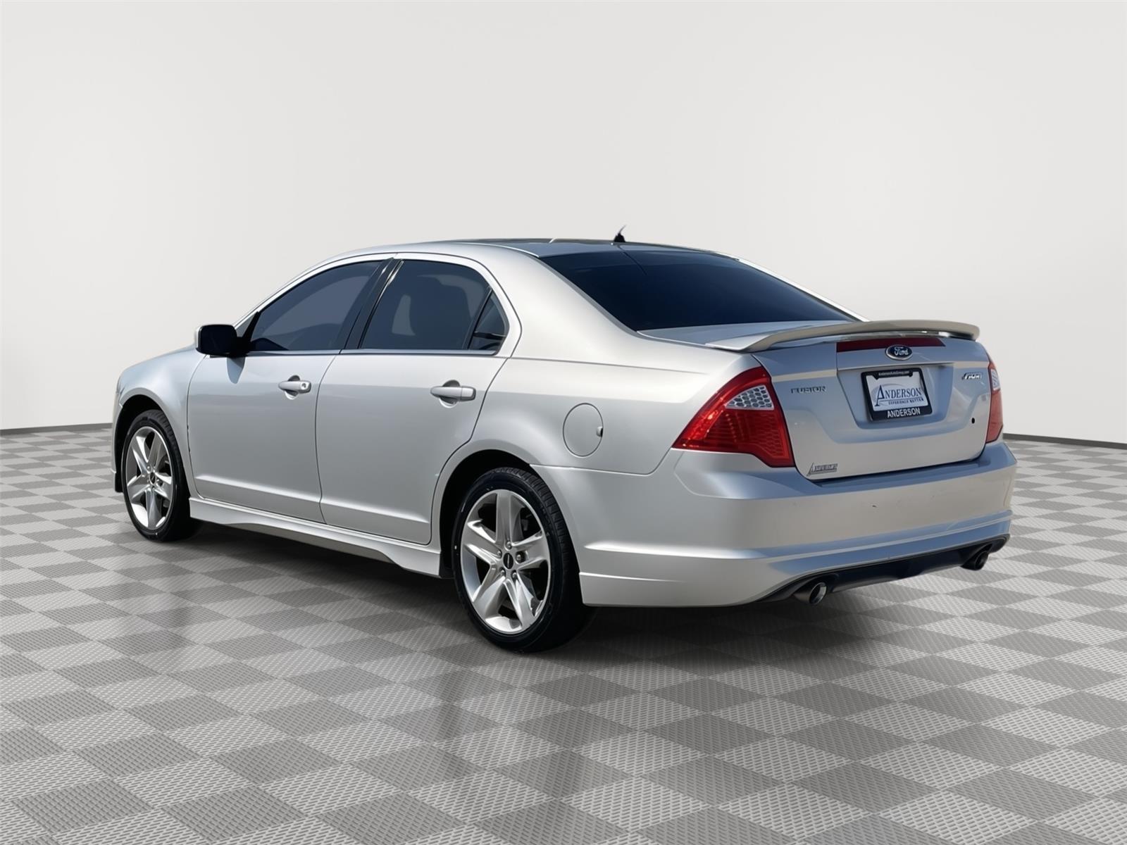 Vehicle photo 9