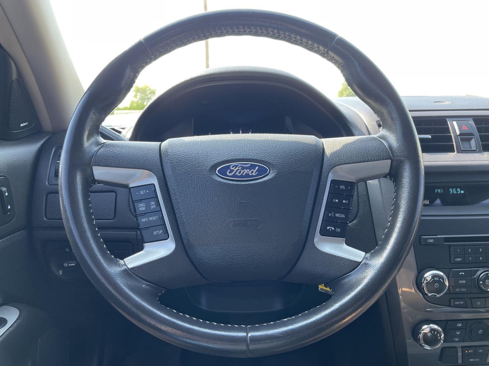 Vehicle photo 12