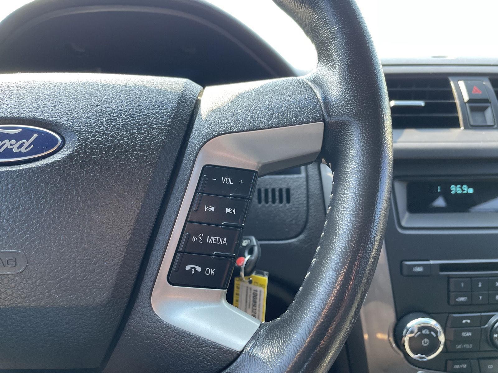 Vehicle photo 14