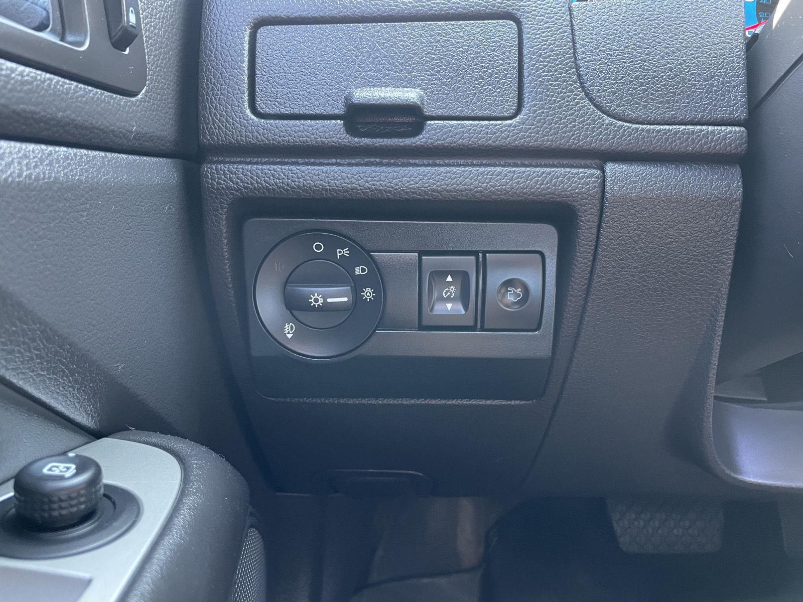 Vehicle photo 16