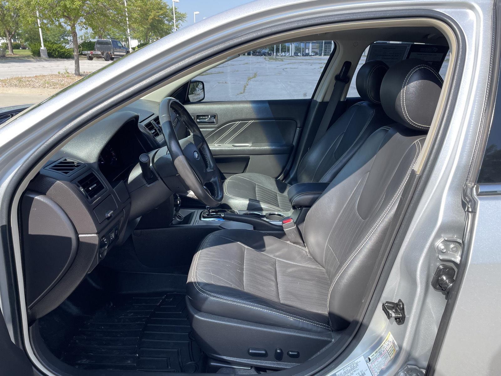 Vehicle photo 17
