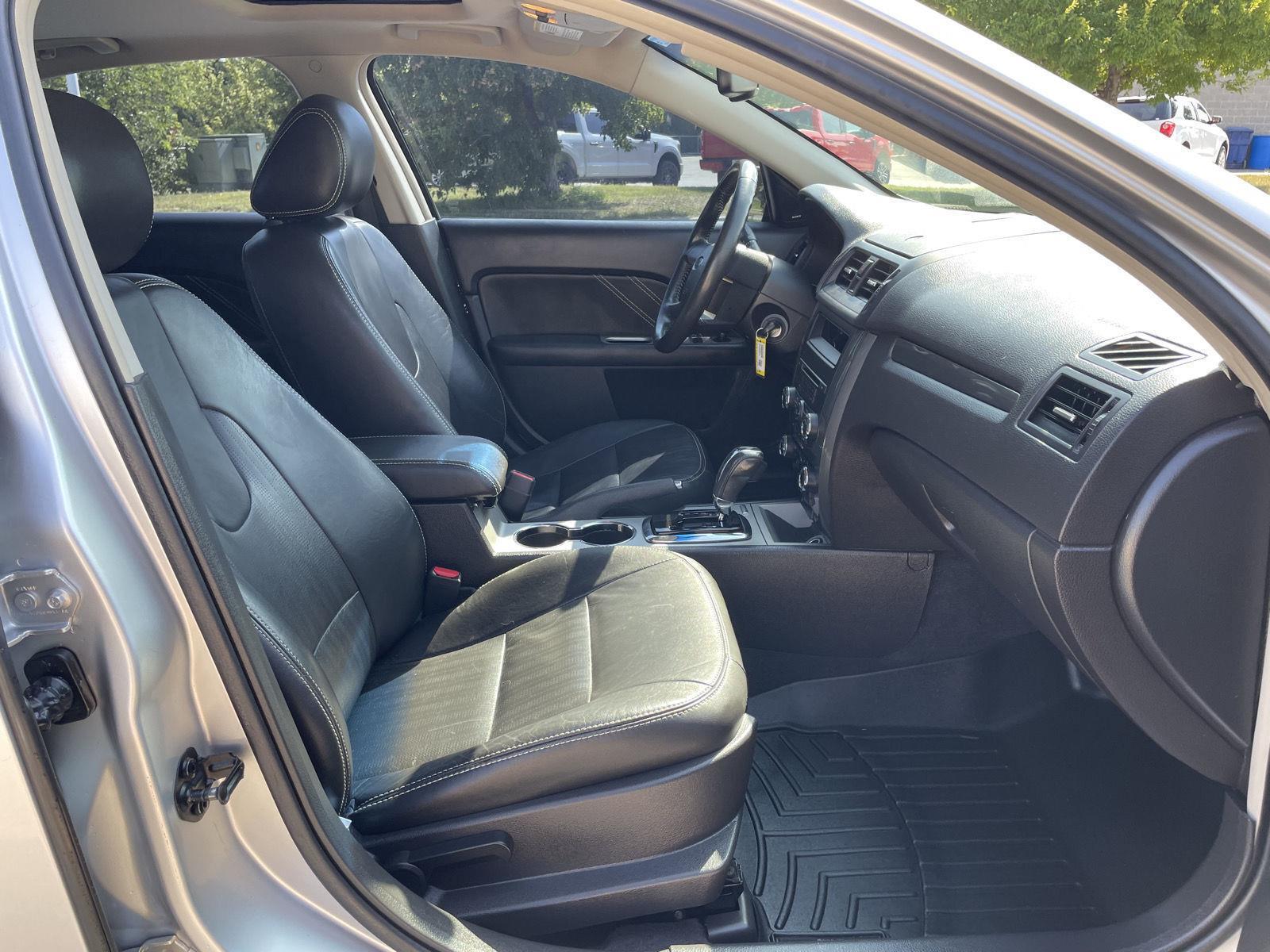 Vehicle photo 19