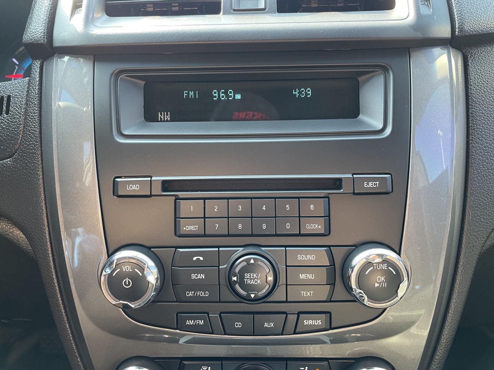 Vehicle photo 23