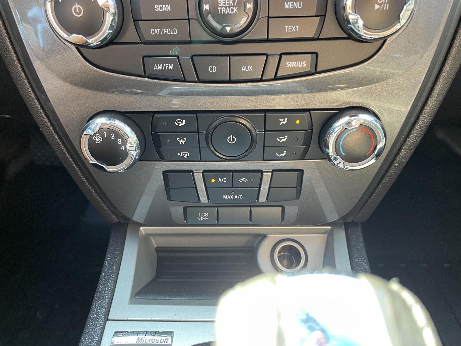 Vehicle photo 24