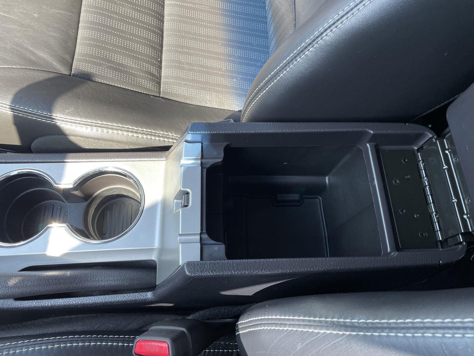 Vehicle photo 26