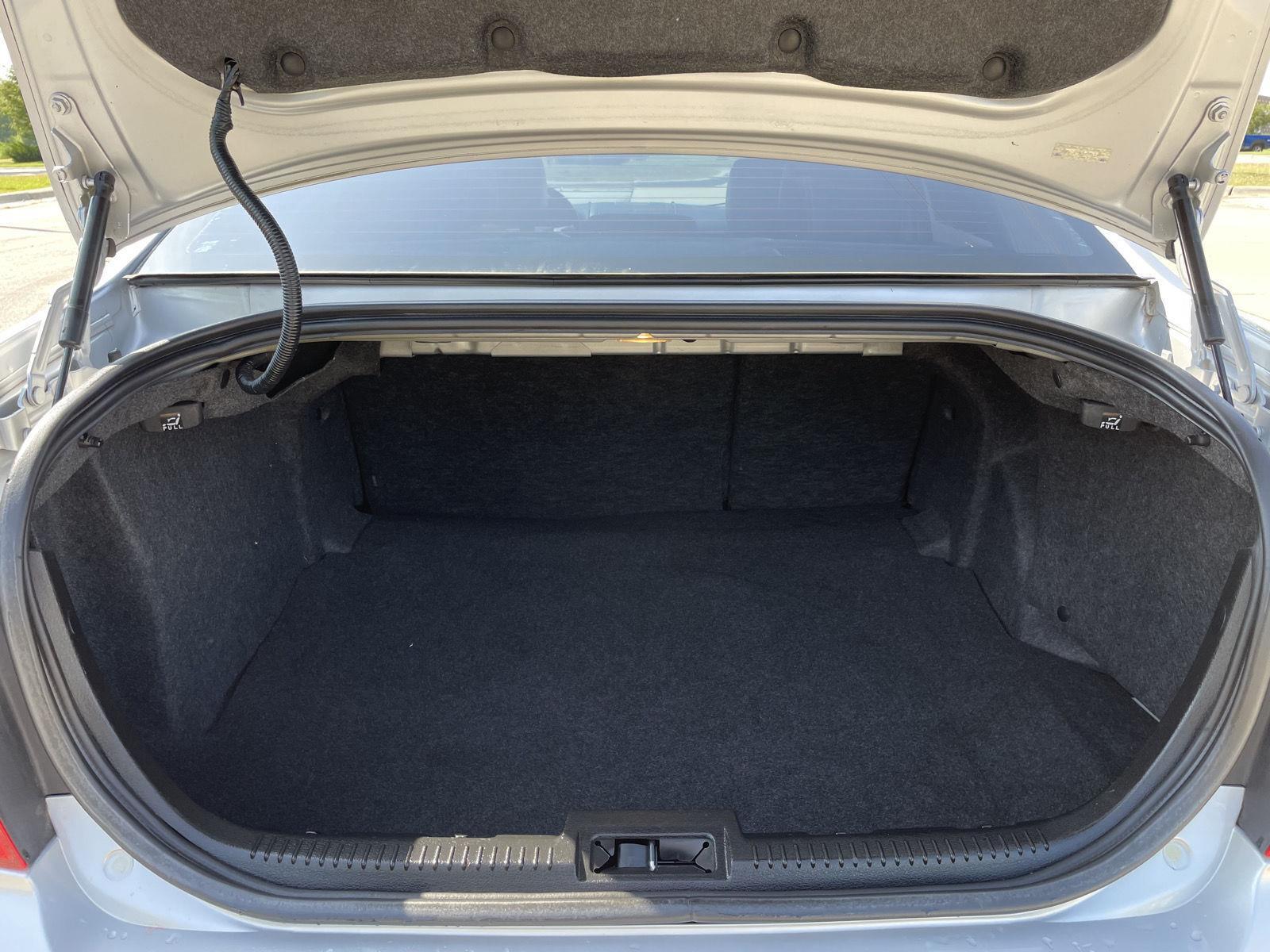 Vehicle photo 30