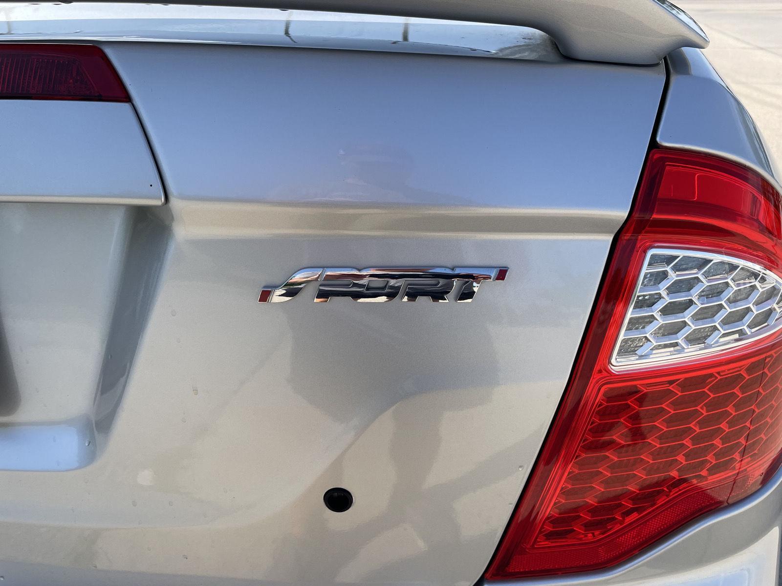Vehicle photo 32