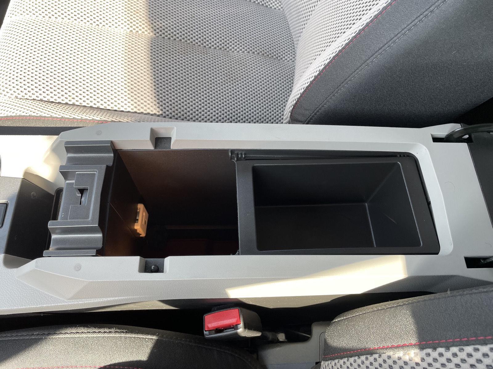 Vehicle photo 28