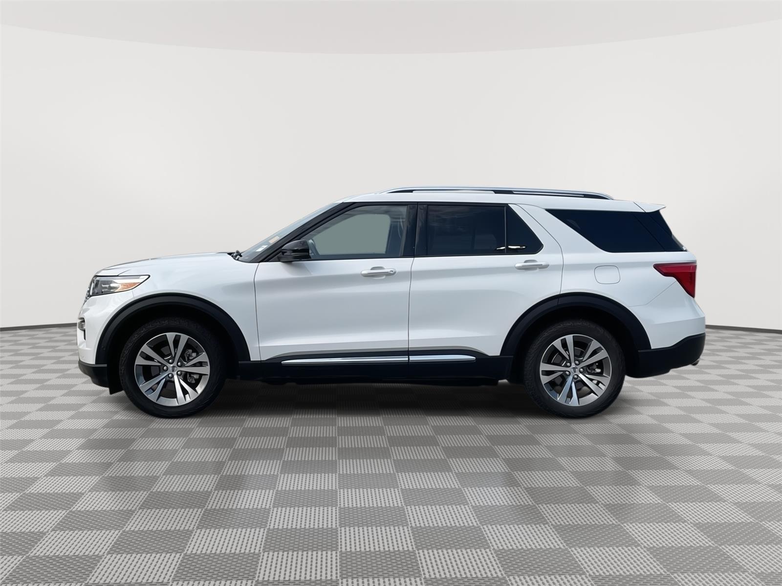 Vehicle photo 2