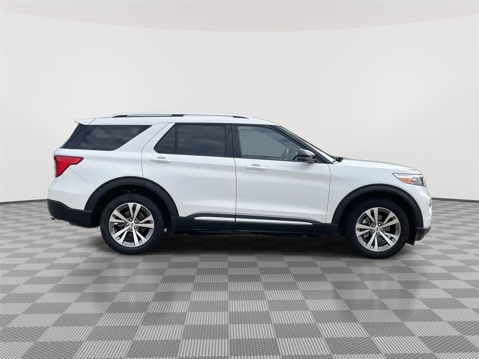 Vehicle photo 6