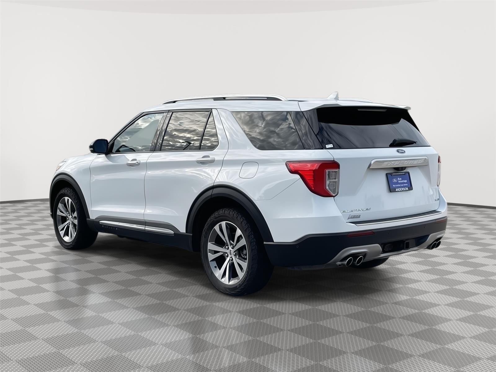 Vehicle photo 9