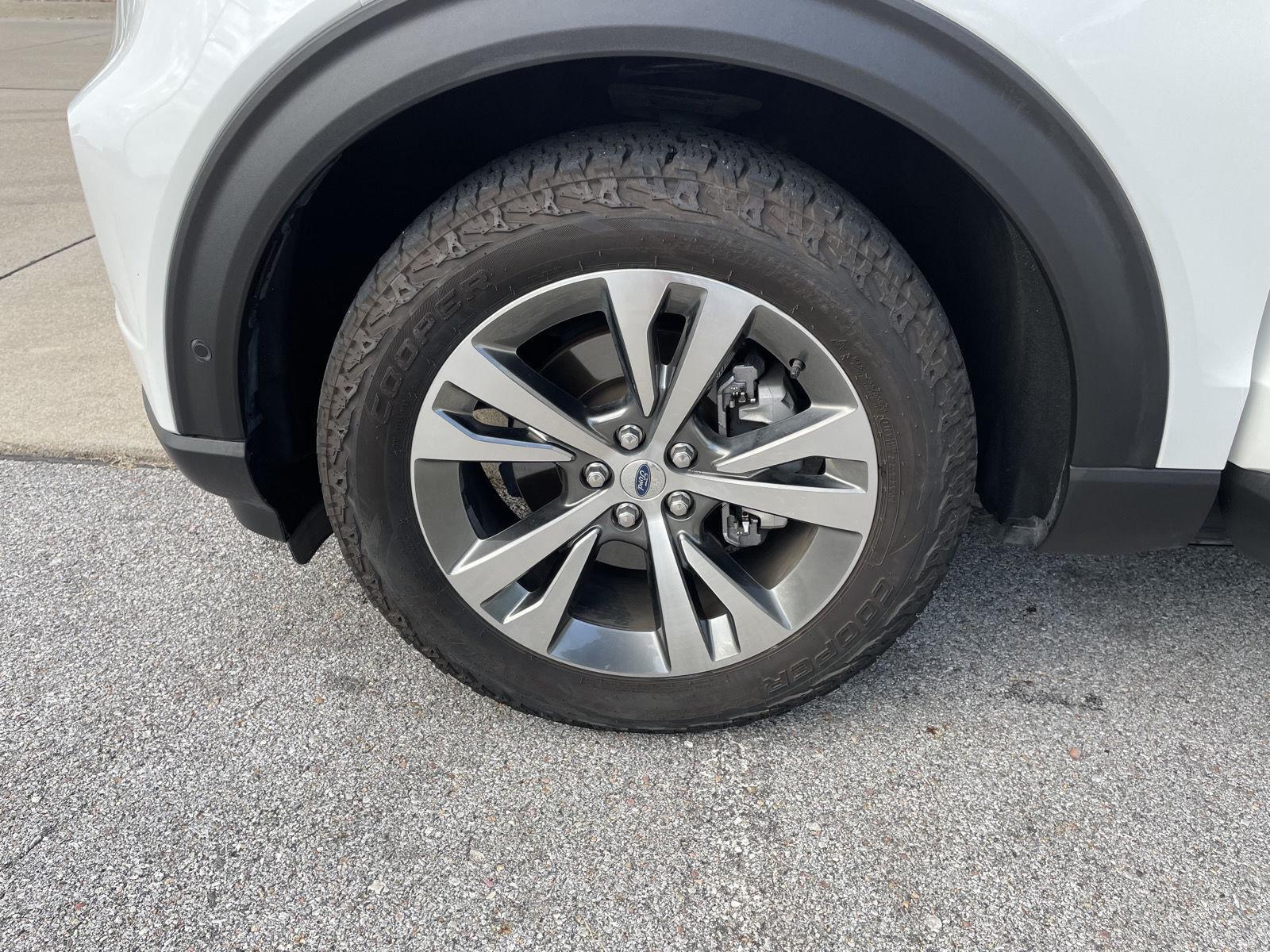 Vehicle photo 10