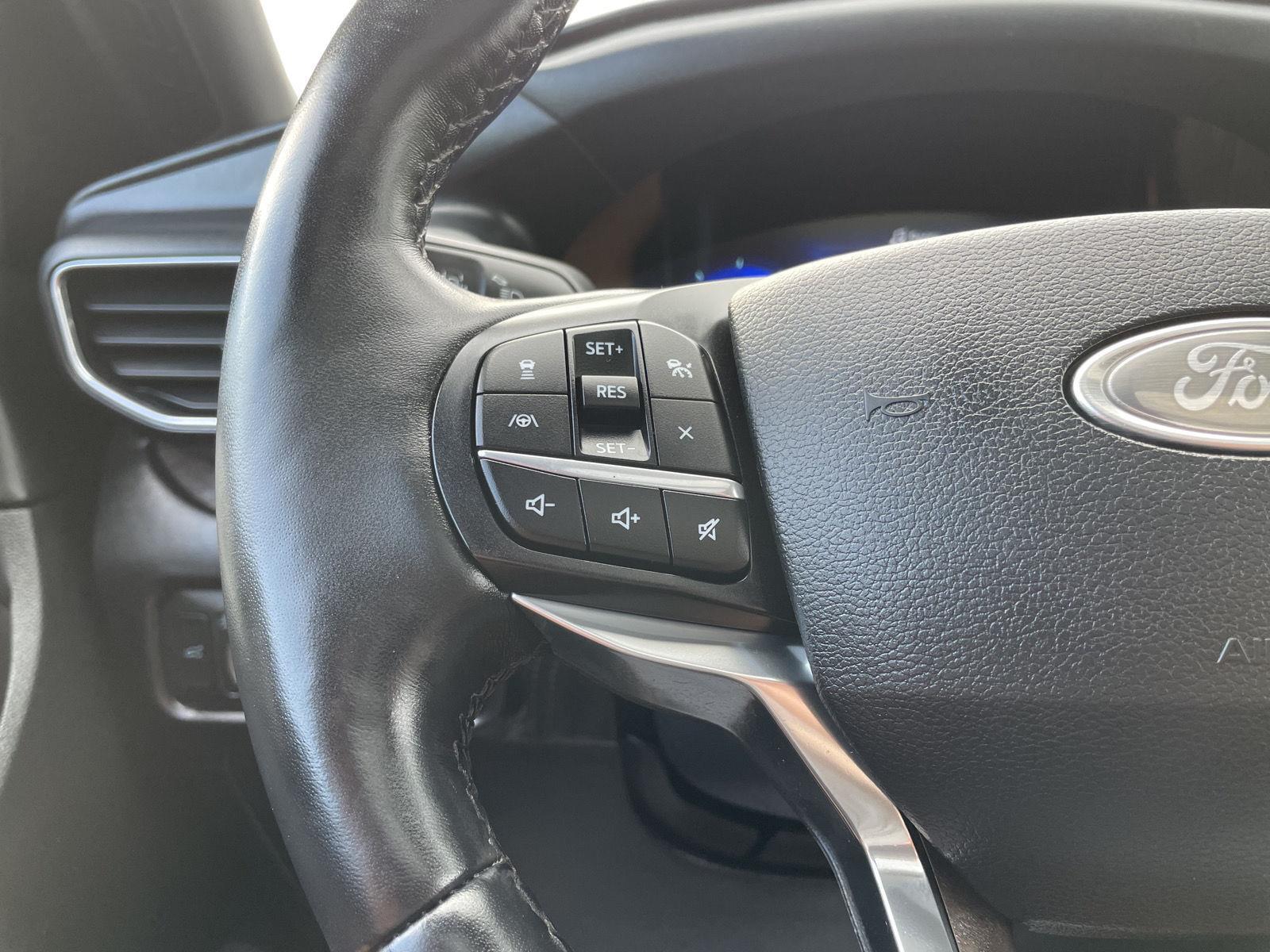 Vehicle photo 12