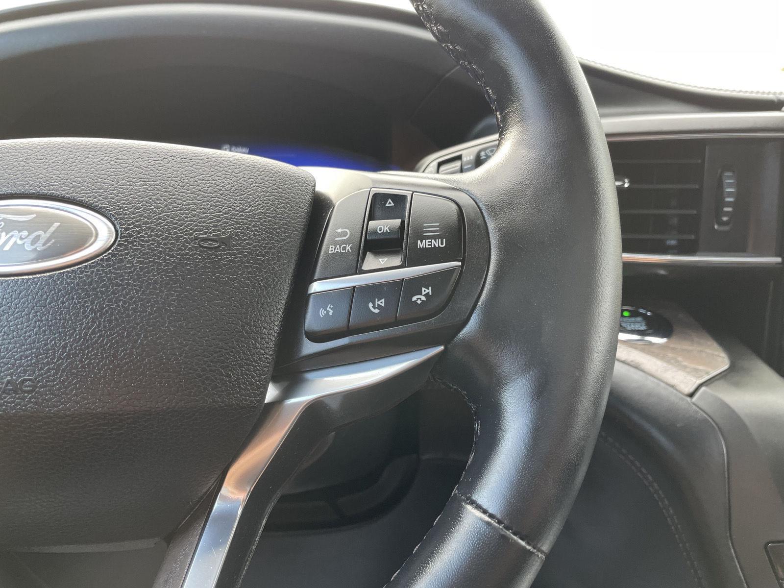 Vehicle photo 13