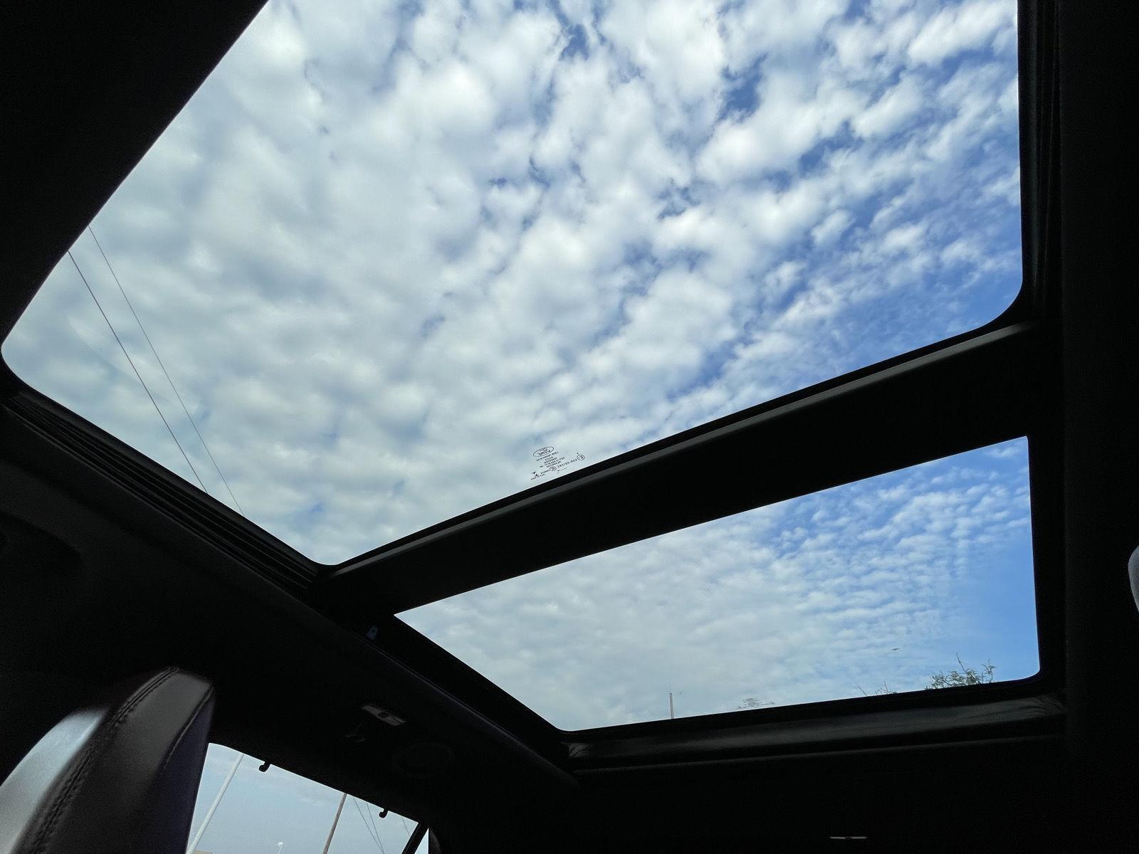 Vehicle photo 23