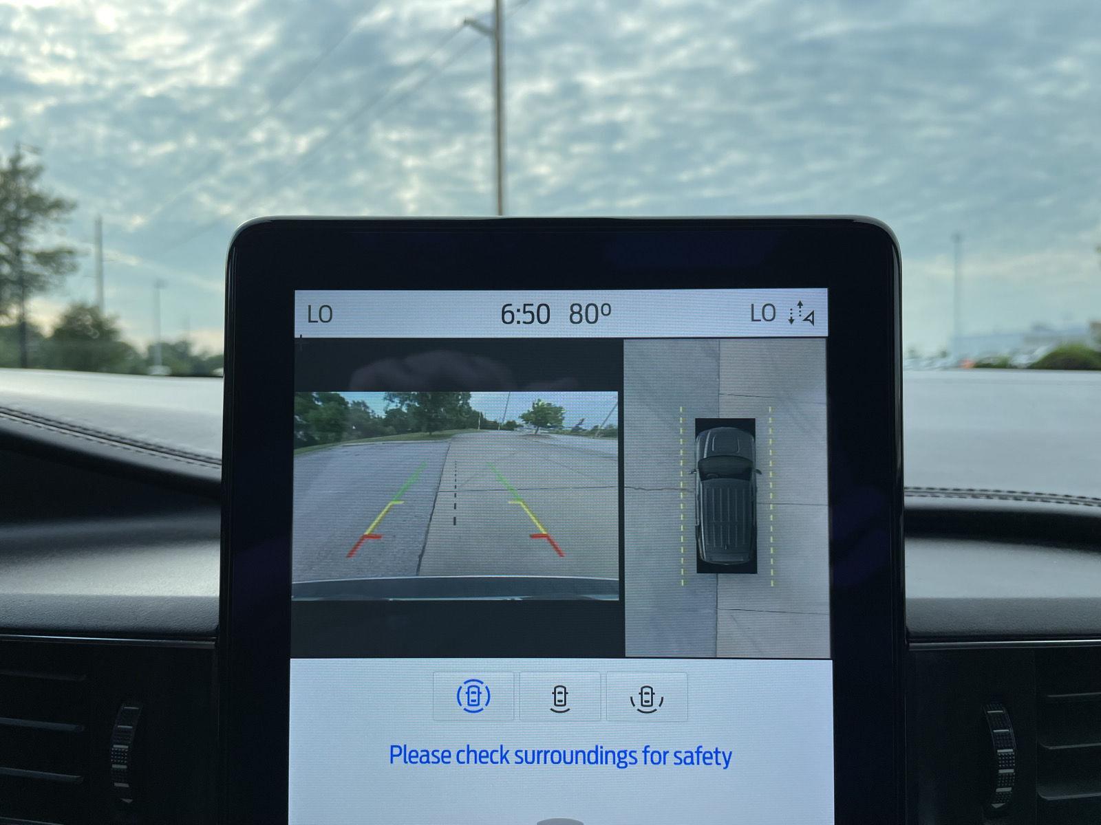 Vehicle photo 25
