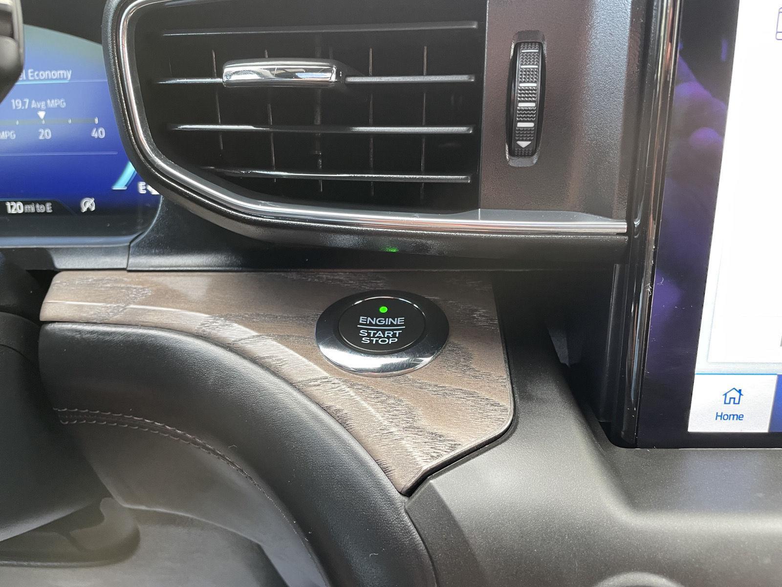 Vehicle photo 28